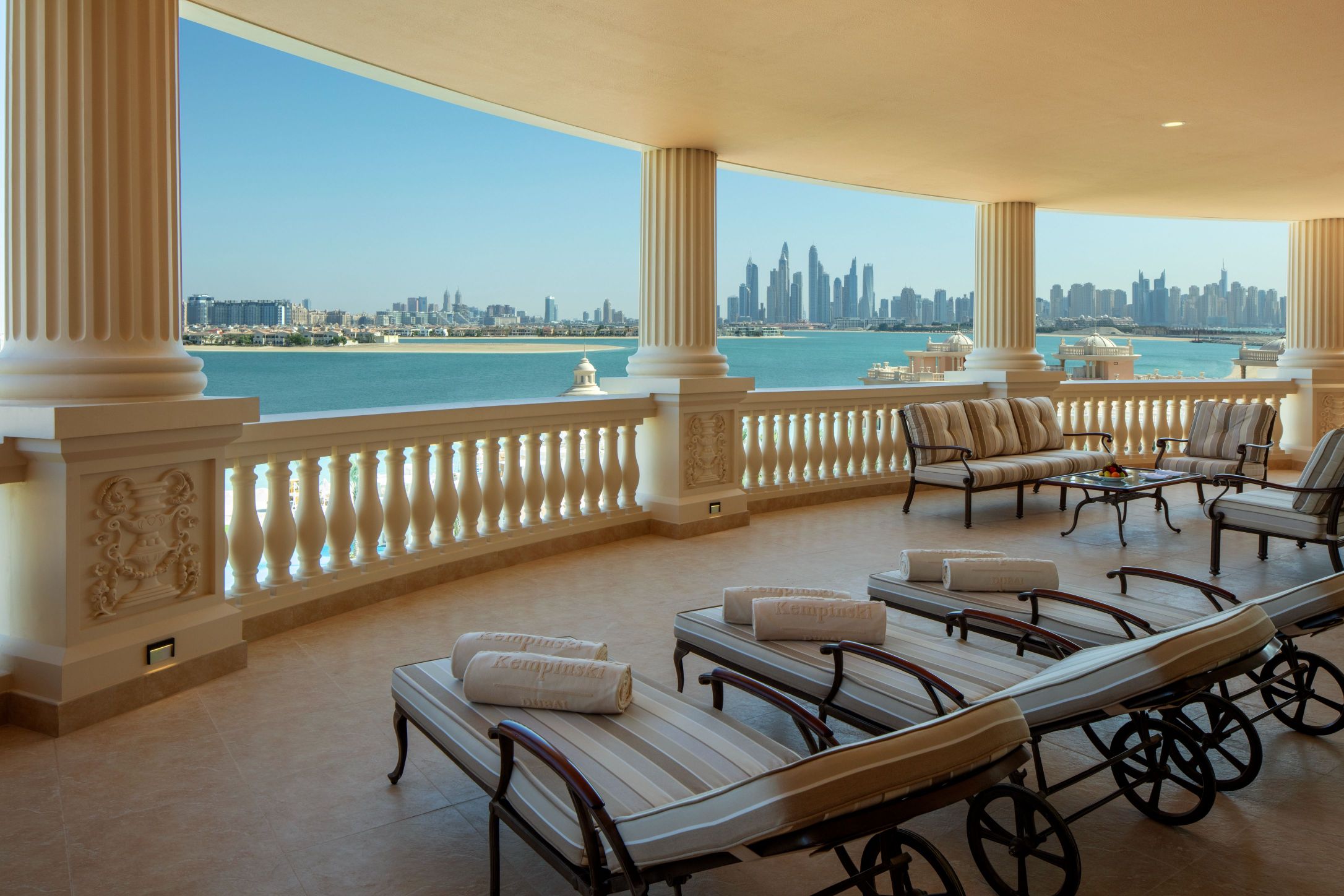 Terrace Raffles Raffles The Palm Dubai, Dubai, Emiratele Arabe Unite - cu avionul din